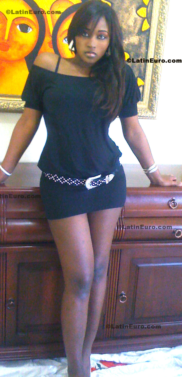 Date this pretty Dominican Republic girl Johanna from Santo Domingo N-1380