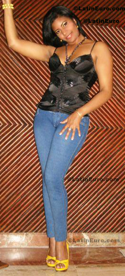 Date this passionate Dominican Republic girl Dahiana from La Vega N-1391
