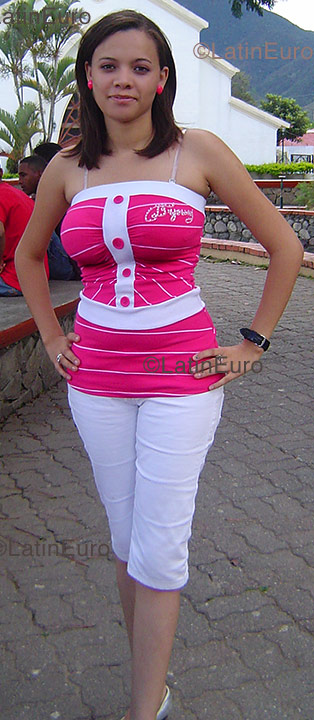 Date this sensual Dominican Republic girl Liselis from Santo Domingo N-140