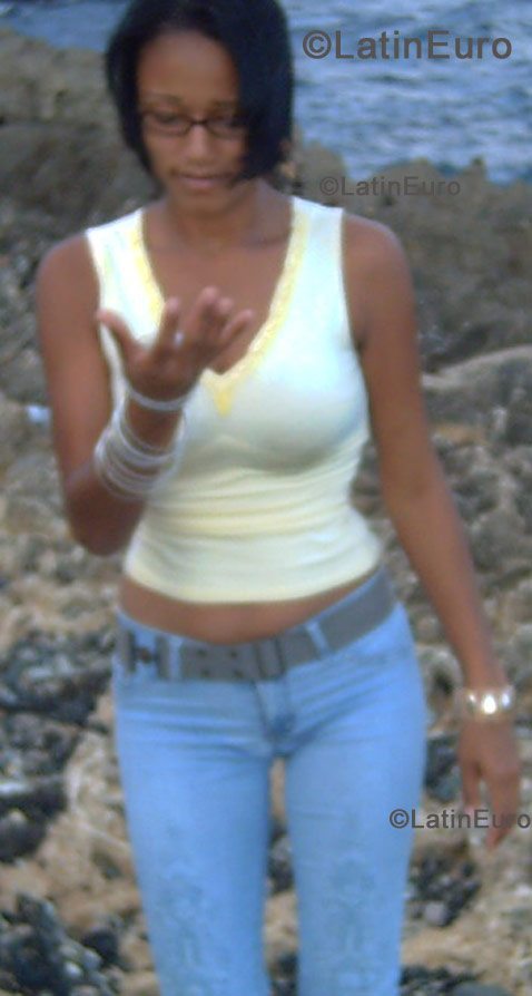 Date this good-looking Dominican Republic girl Tania from Santo Domingo N-1404
