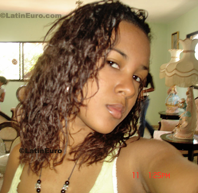 Date this attractive Dominican Republic girl Yrina from San Cristobal N-1470