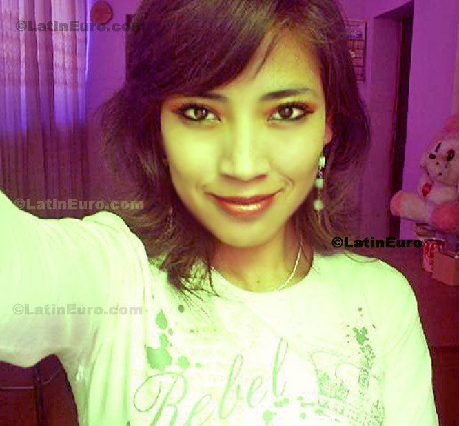 Date this charming Peru girl Flor- from Arequipa N-1480