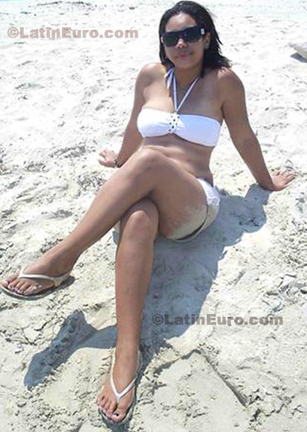 Date this nice looking Dominican Republic girl Karina from Santo Domingo N-1481