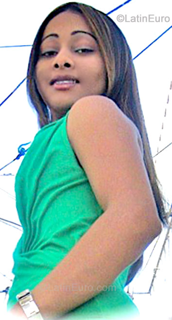 Date this voluptuous Dominican Republic girl Yudy from San Pedro de Macoris N-1498