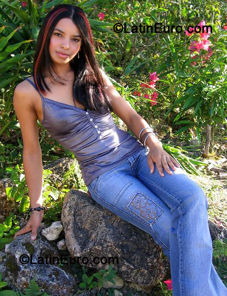 Date this funny Any Country girl Denis from Santo Domingo N-1518