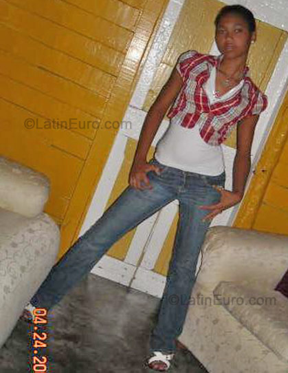Date this passionate Dominican Republic girl Irania from Santo Domingo N-1594