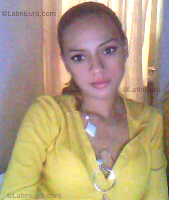 Date this nice looking Dominican Republic girl Chanel from Santiago N-1618