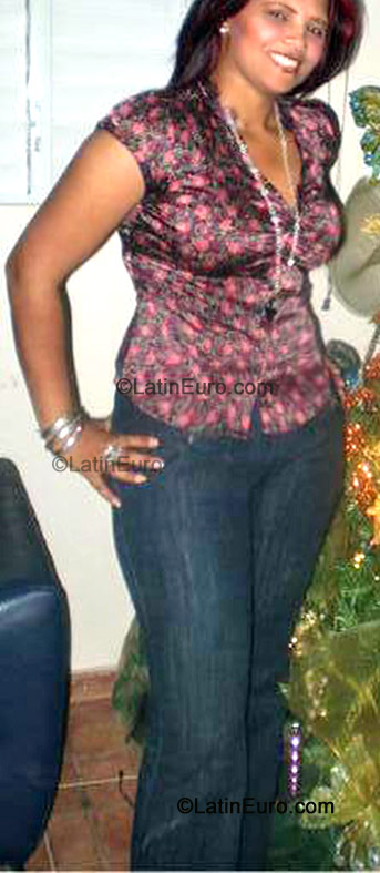 Date this passionate Dominican Republic girl Scarlimil from Hato Mayor del Rey N-1641
