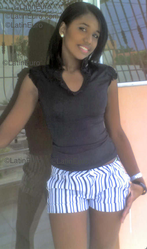 Date this funny Dominican Republic girl Walquiria from Santiago N-214