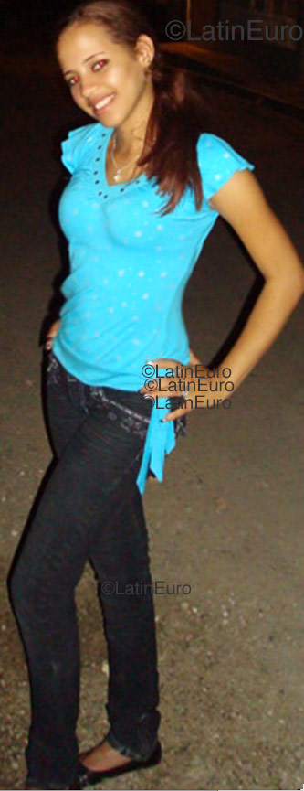 Date this nice looking Dominican Republic girl Elisabeth from Santo Domingo N-238
