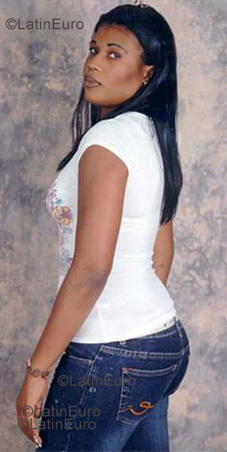 Date this lovely Dominican Republic girl Carolina from Santo Domingo N-308