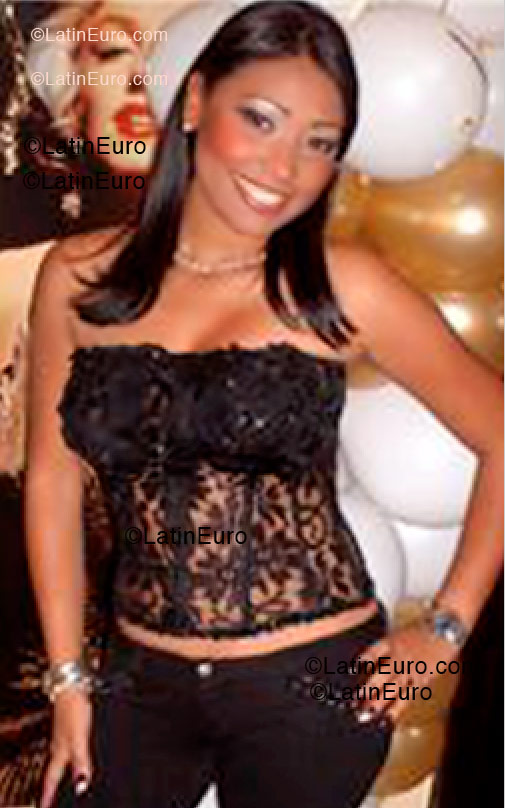 Date this voluptuous Dominican Republic girl Angela from Santo Domingo N-40