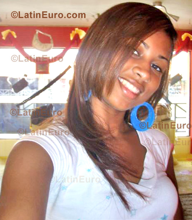 Date this stunning Dominican Republic girl Dahiana from San Cristobal N-415
