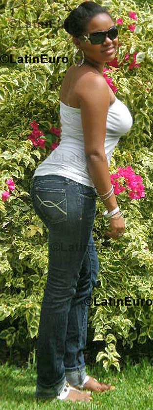 Date this nice looking Dominican Republic girl Jocely from Santiago N-436