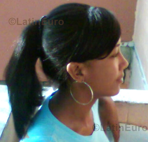 Date this sultry Dominican Republic girl Rhina from Santo Domingo N-611