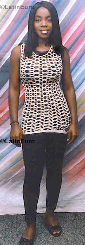 Date this cute Any Country girl Fabiloa from  N-623