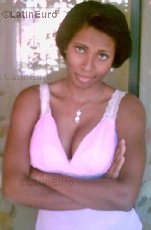 Date this funny Dominican Republic girl Olmigue from Santo Domingo N-627