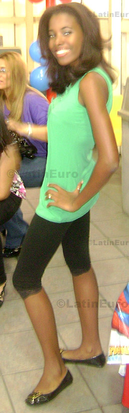 Date this stunning Dominican Republic girl Jenniffer from Santo Domingo N-676