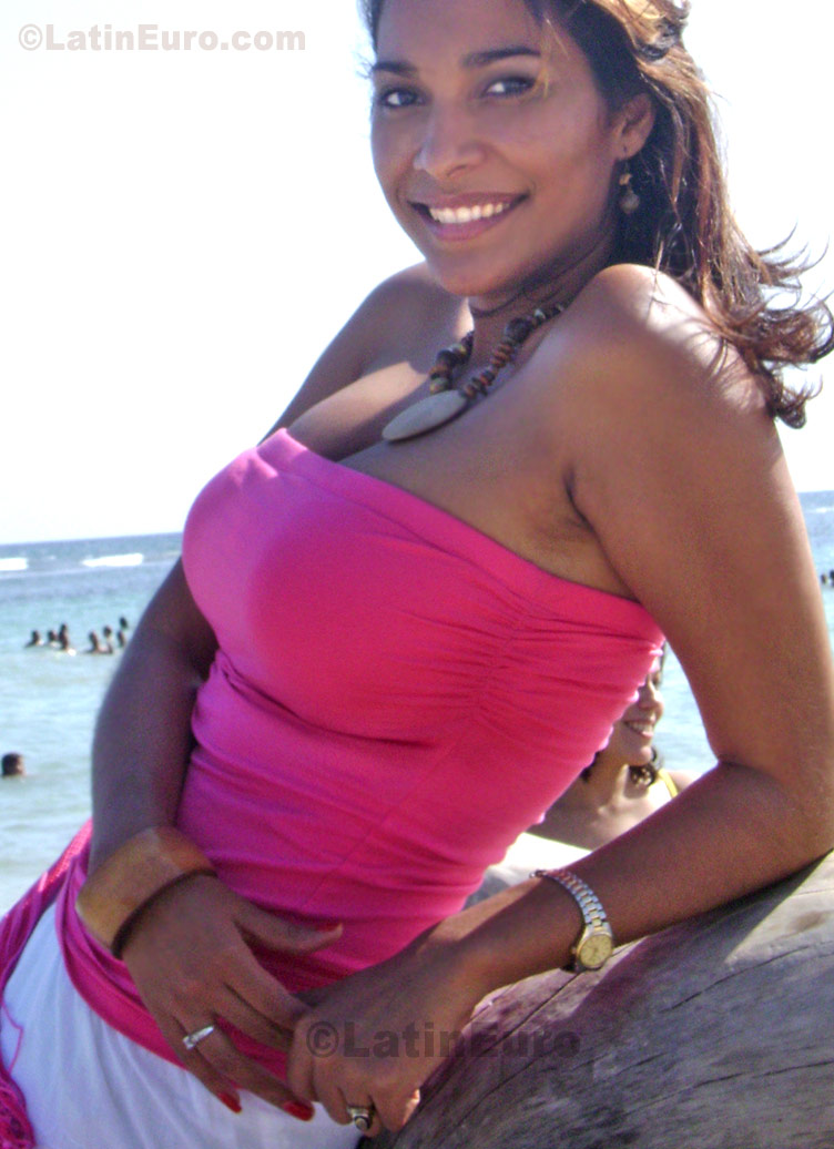 Date this cute Dominican Republic girl Lissa from Santo Domingo N-716