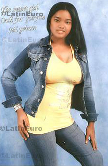 Date this exotic Dominican Republic girl Leidy from San Pedro De Macoris N-756