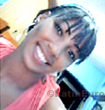 Date this attractive Dominican Republic girl Kenia from Boca Chica N-798
