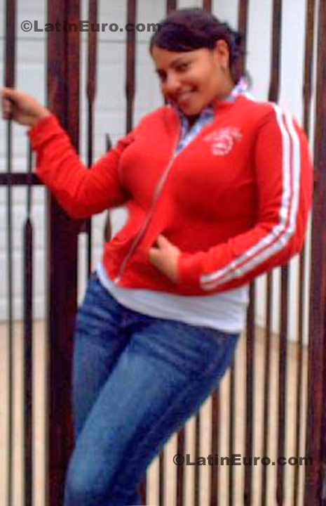 Date this hot Dominican Republic girl Fior from Santiago N-825