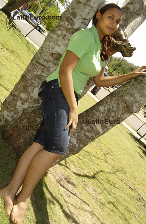 Date this beautiful Dominican Republic girl Liliana from Santiago  N-85