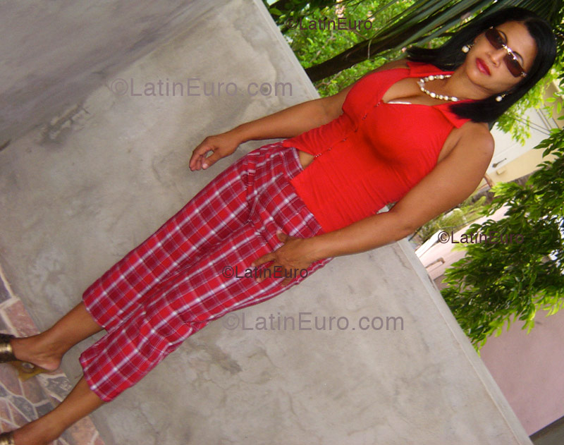Date this lovely Dominican Republic girl Dominican from Santo Domingo N-97