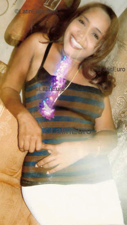 Date this stunning Dominican Republic girl Genny from Santo Domingo N100