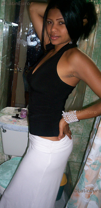 Date this georgeous Dominican Republic girl Diana from Santiago N1065