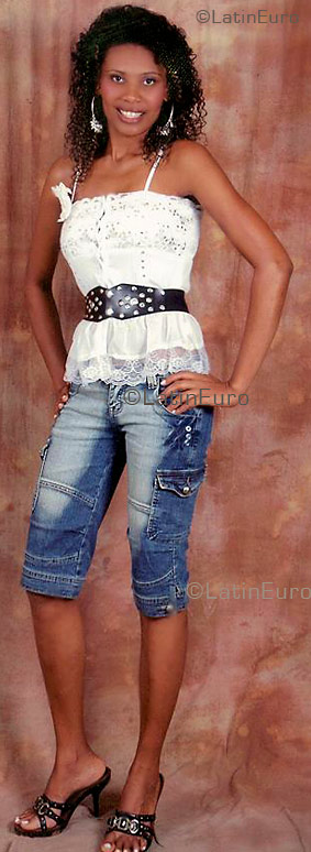 Date this good-looking Dominican Republic girl Olga from Santo Domingo N1070