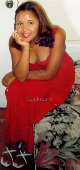 Date this sultry Dominican Republic girl Esther from Santiago N1097