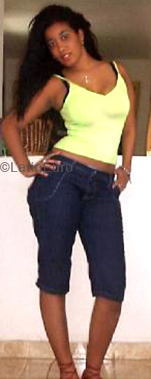 Date this nice looking Dominican Republic girl Walquiris from Santo Domingo N1098