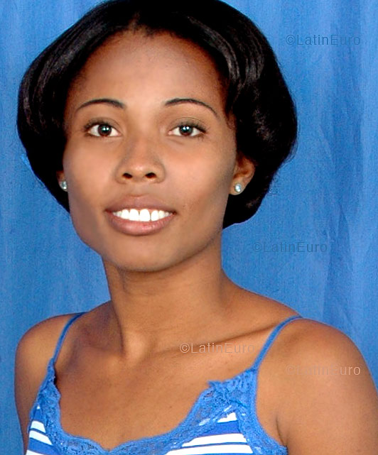 Date this good-looking Dominican Republic girl Antonia from Santo Domingo N1147