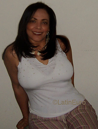 Date this lovely Dominican Republic girl Luz from Santo Domingo N1264