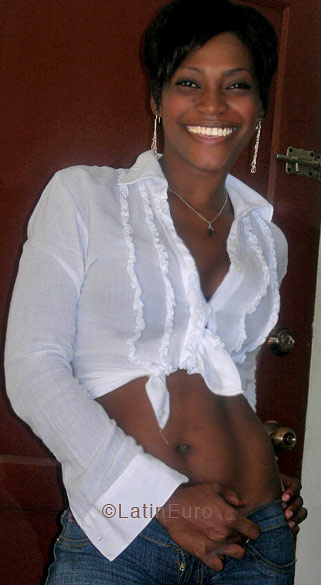 Date this passionate Dominican Republic girl Beotania from Santo Domingo N1291
