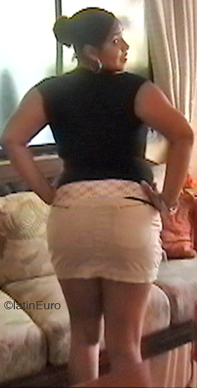 Date this nice looking Dominican Republic girl Iris from San Cristobal N1310