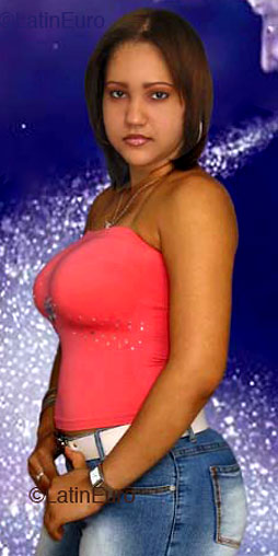 Date this stunning Dominican Republic girl Anyelina from Las Guazuma N1328