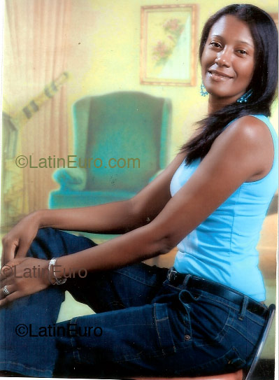 Date this lovely Dominican Republic girl Maria from Santo Domingo N135