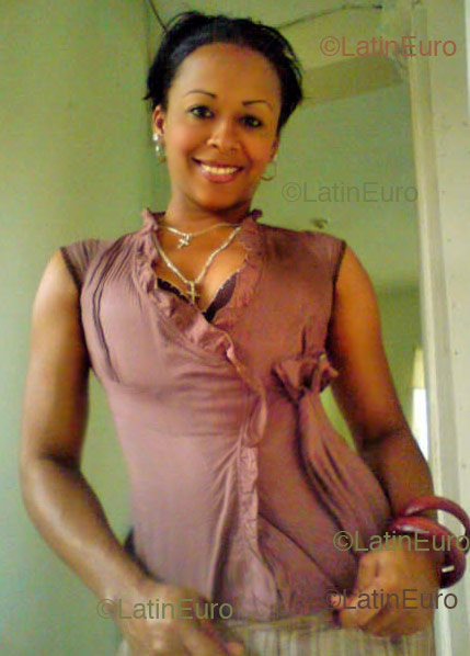 Date this happy Dominican Republic girl Ana- from Santiago N136