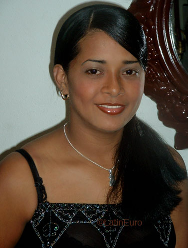 Date this foxy Dominican Republic girl Rasinis from Santo Domingo N1369