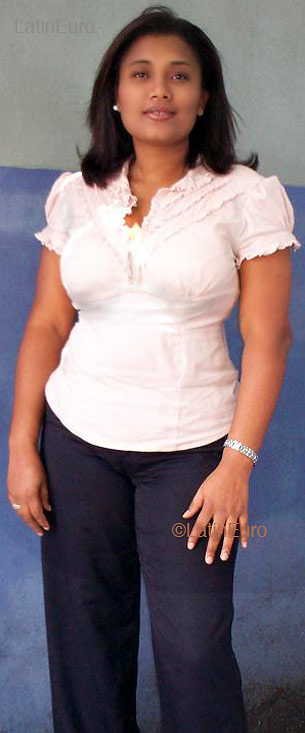 Date this lovely Dominican Republic girl Ana from Santo Domingo N1373