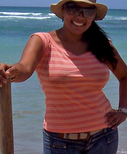 Date this delightful Dominican Republic girl Cesarina from Santo domingo N1391