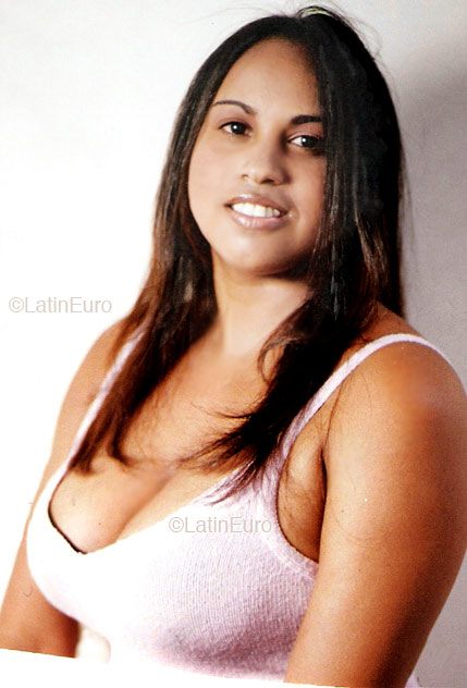 Date this attractive Dominican Republic girl Mirian from Santo Domingo N1392