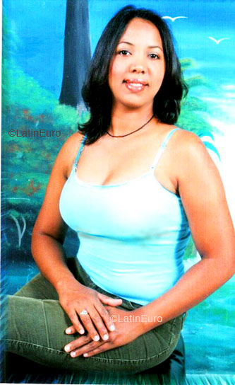 Date this voluptuous Dominican Republic girl Flor from  N1463
