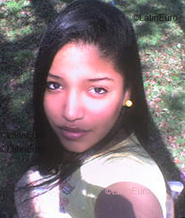Date this stunning Dominican Republic girl Sheira from Santiago N160