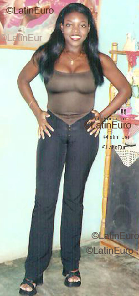 Date this pretty Dominican Republic girl Iris from San Cristobal N171
