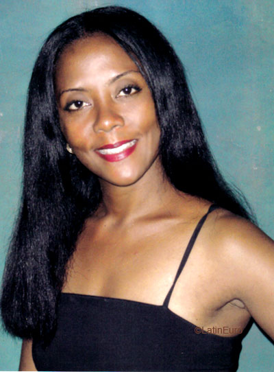 Date this sultry Dominican Republic girl Veronica from San Cristobal N1728