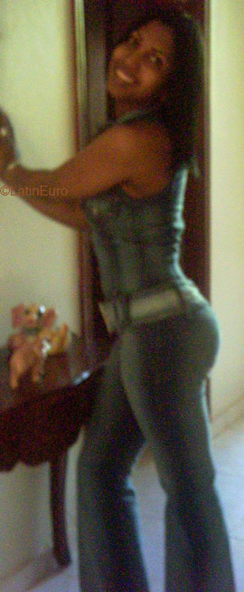 Date this happy Dominican Republic girl Santa from San Cristobal N-675