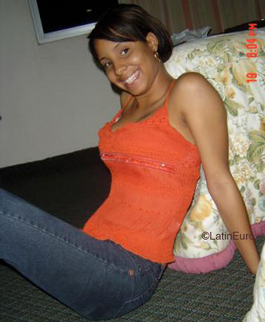 Date this lovely Dominican Republic girl Desire from  N1797